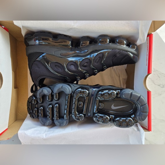 Nike Black Air VaporMax Plus Sneakers - Picture 2 of 5